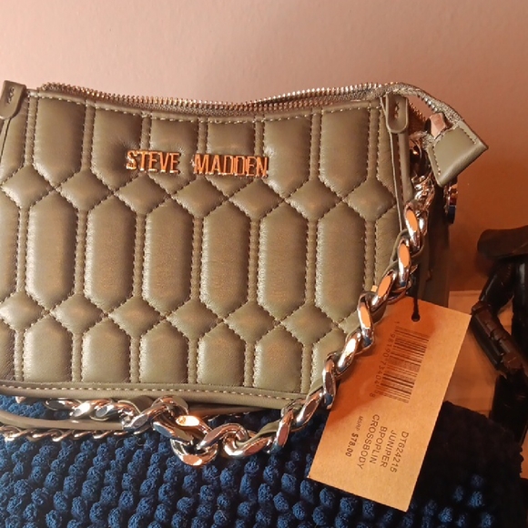 Steve Madden Olive Quilted Crossbody Bag - Picture 3 of 10